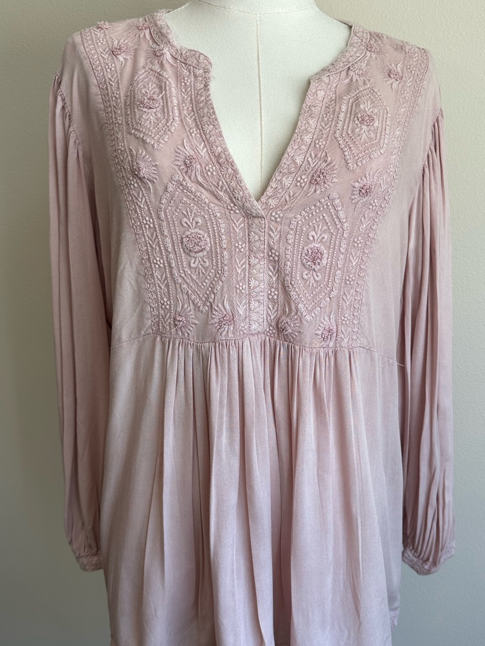 Solitaire Embroidered Peasant Tunic in Baby Pink With Pirate Sleeves | SIZE M - Picture 5 of 8